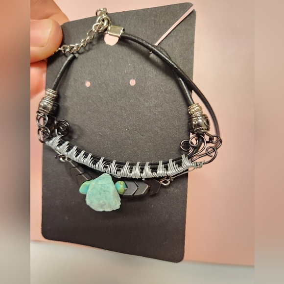 Hand-made leather and wire wrap necklace - Picture 2 of 3